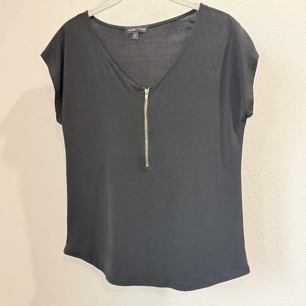 Mode & Moi Black V-Neck Zipper Top‎ | Size Small | Stretch Knit
